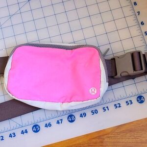 EUC Lululemon everywhere belt bag pink